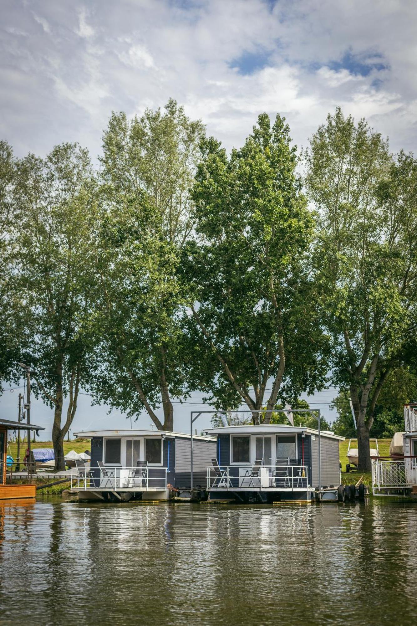 Lakohajo, Uszohaz - Tisza-To Hotell Tiszafüred Eksteriør bilde