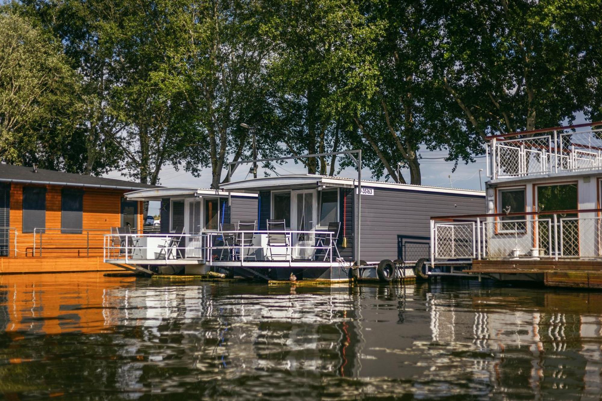 Lakohajo, Uszohaz - Tisza-To Hotell Tiszafüred Eksteriør bilde